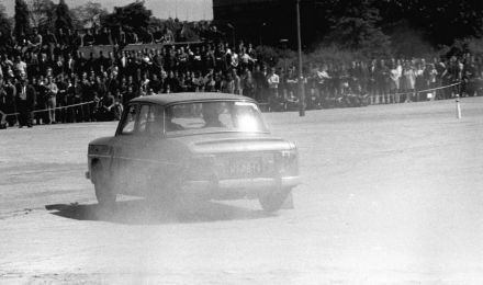 Franciszek Aromiński i Dominik Mydlarski – Renault 10.